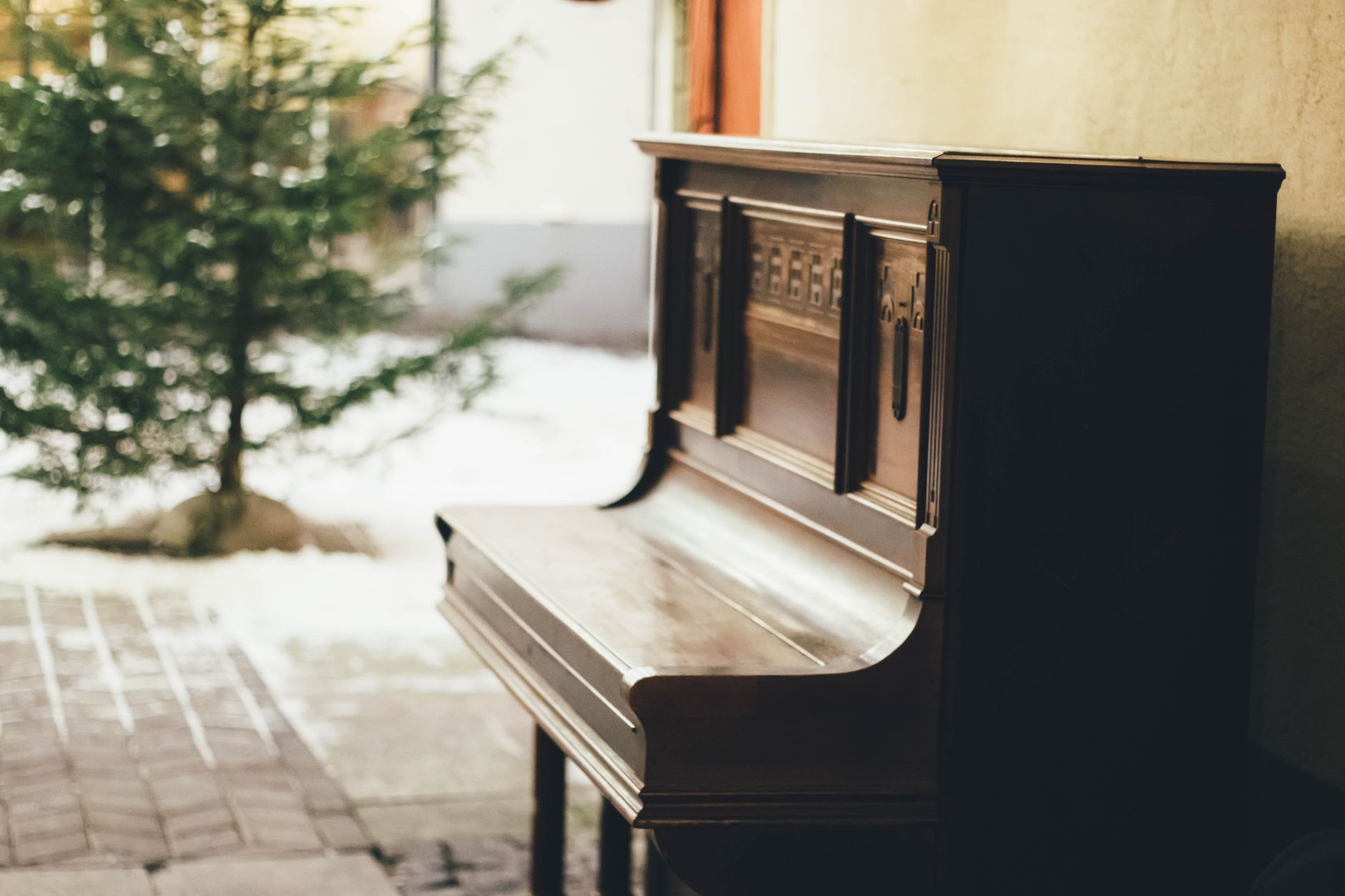 Upright piano handled as a specialty move